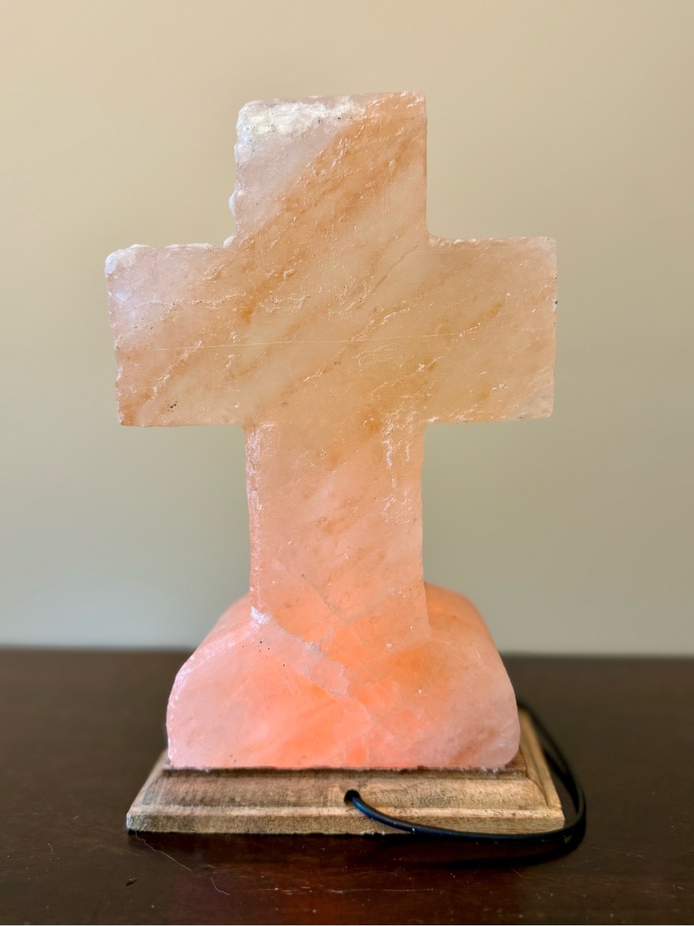 Beautiful Himalayan salt stone cross lamp - Picture 6 of 13